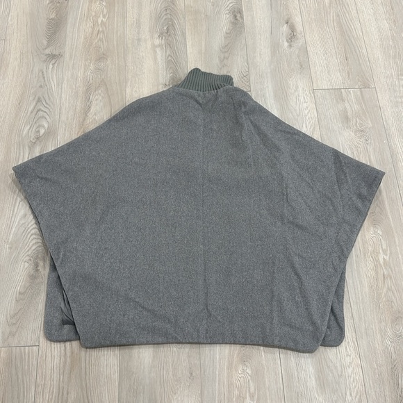 DKNY poncho. Never worn. Size XS/S - Picture 3 of 3